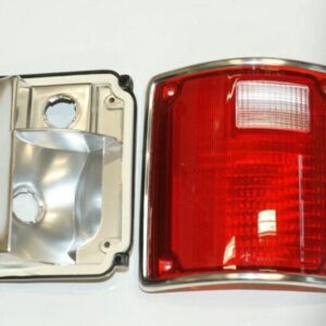 Baglygte med kromkant, højre.